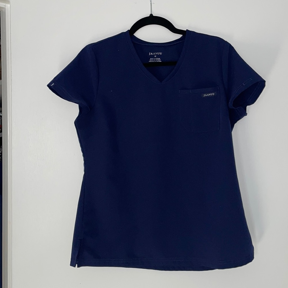 Women’s JAANUU 2-Pocket Tuck-In Scrub Top